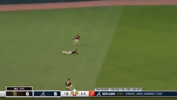 Juan Soto lays out and makes a ridiculous diving grab as the Padres and Braves are tied at 6-6