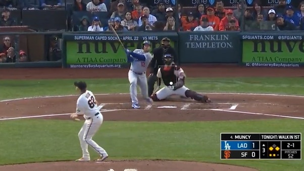 Max Muncy CRUSHES a three-run homer to give the Dodgers a 4-0 lead over the Giants
