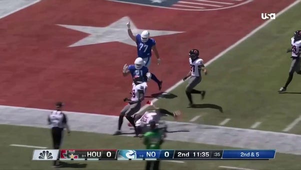 Wes Hills puts on the jets for a 19-yard rushing touchdown to give the Breakers a 7-0 lead over the Gamblers
