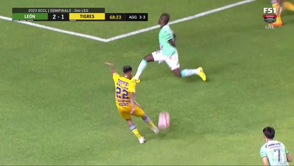 Raymundo Fulgencio hits a top-shelf goal in 68' as Tigres trims León's lead