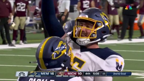 Cole Kelley takes it in himself from six yards out to extend the Showboats' fourth quarter lead over the Panthers