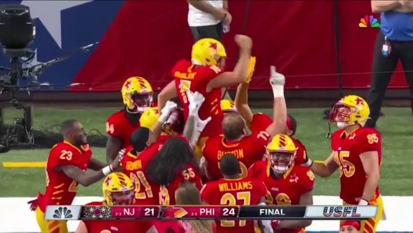 Luis Aguilar hits a 55-yard field goal as time expires to give the Stars a 24-21 victory over the Generals