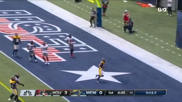 Cole Kelley links with Vinny Papale on a five-yard TD as the Showboats strike first against the Gamblers