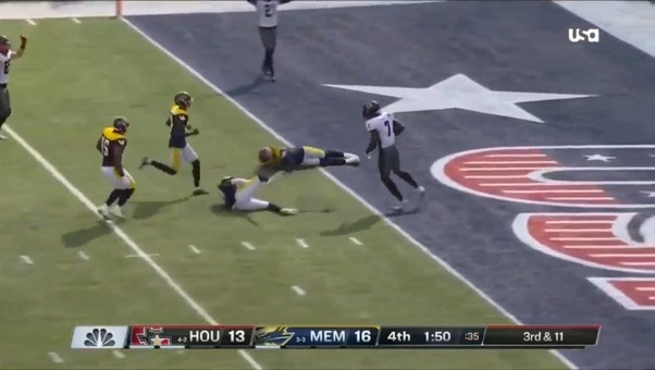 Houston Gambler's forced fumble on Cole Kelley fuels Mark Thompson's 20-yard TD run