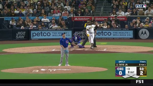 Fernando Tatís Jr. launches a 430-foot home run to center field, increasing the Padres' lead over the Cubs