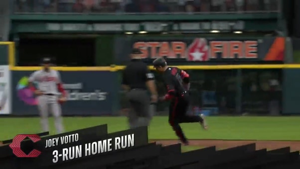 Joey Votto crushes his second home run of the game to give the Reds a 9-7 lead over the Braves