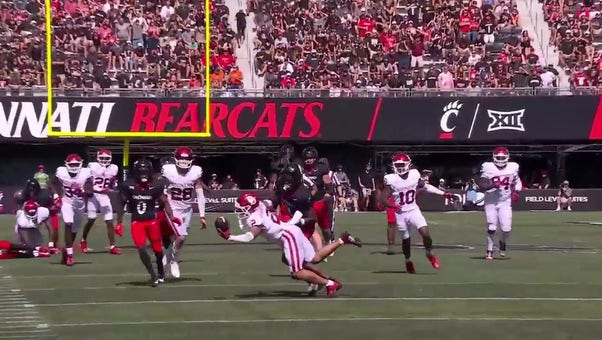 Oklahoma's Billy Bowman makes an absurd one-handed interception against Cincinnati