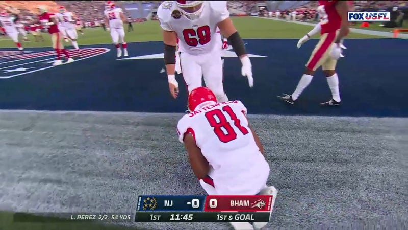 Luis Perez finds Randy Satterfield for the first touchdown of the USFL season