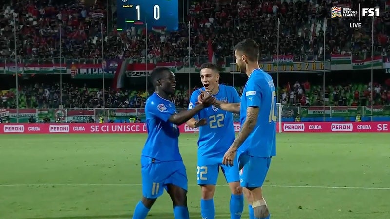 Lorenzo Pellegrini segna un bellissimo passaggio di Matteo Politano per portare l'Italia in vantaggio per 2-0.