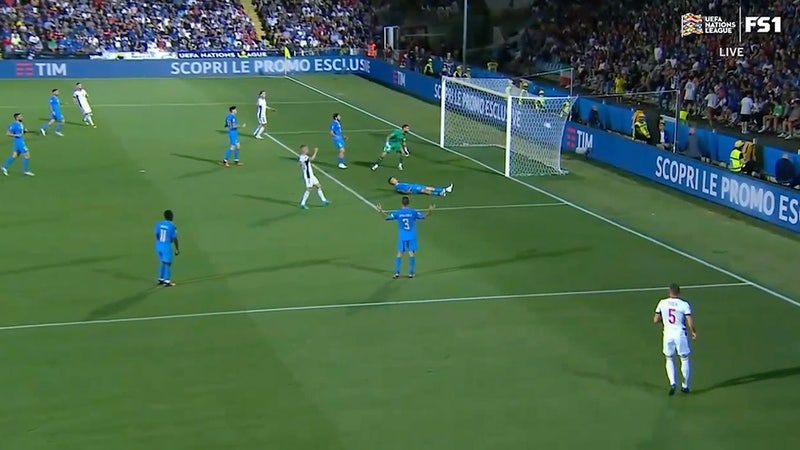 Un gol speciale dell'italiano Gianluca Mancini ha ridotto il vantaggio per 2-1 dell'Italia sull'Ungheria