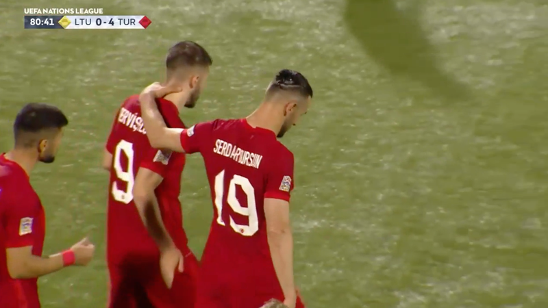 Serdar Dorsun segna il suo secondo gol della partita portando la Turchia in vantaggio per 4-0 sulla Lituania I UEFA Nations League