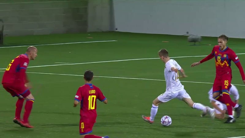 Le Liechtenstein marque dans les arrêts de jeu sur le coup de pied de Liviu Meyer