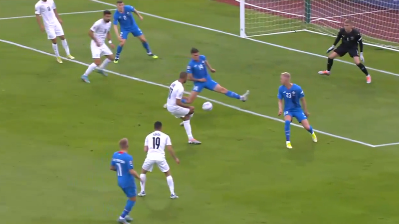 Daniel Leo Gretarsson si strelil vlastný gól na remízu 1:1