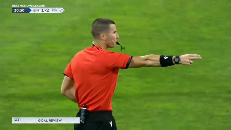 Edin Dzeko a marcat egalarea în minutul 28 pentru a egala Bosnia cu 2-2