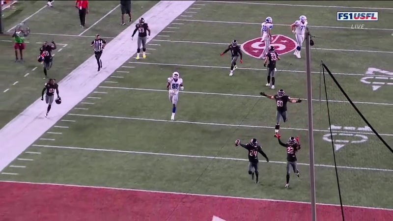 Gamblers' Chris Odom blocks Breakers' field goal attempt