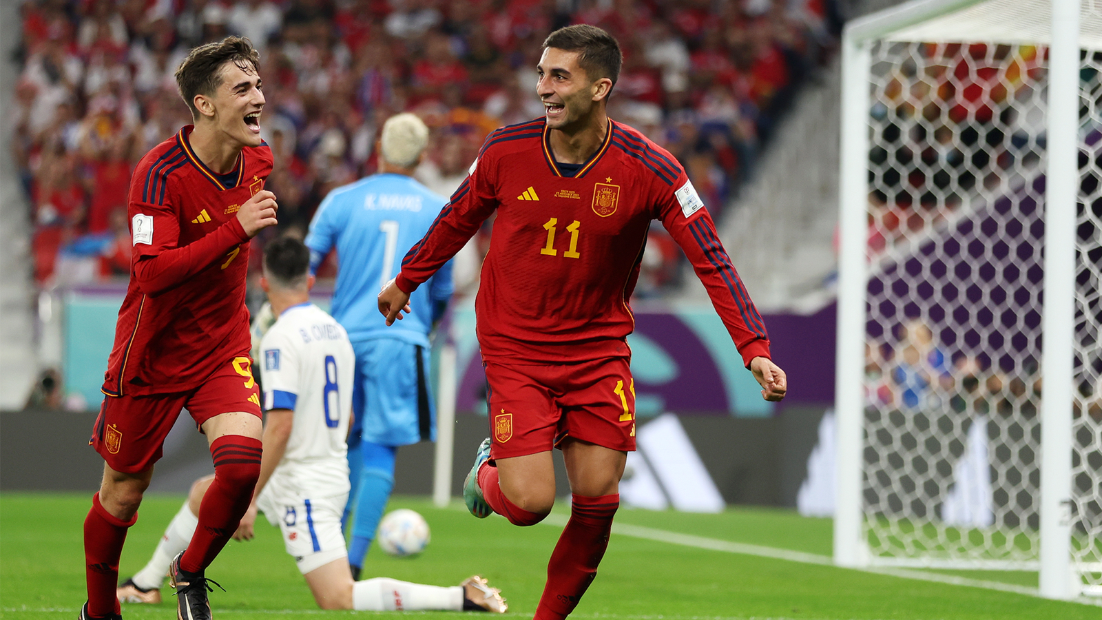 El español Ferran Torres marca un gol contra Costa Rica en 54 minutos