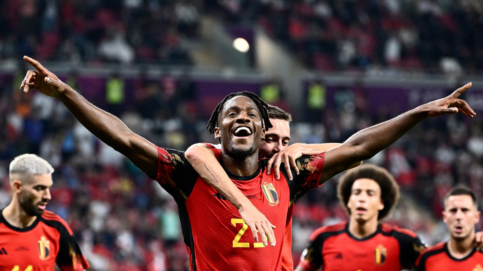 Michy Batshuayi de Bélgica anota contra Canadá en el minuto 44.