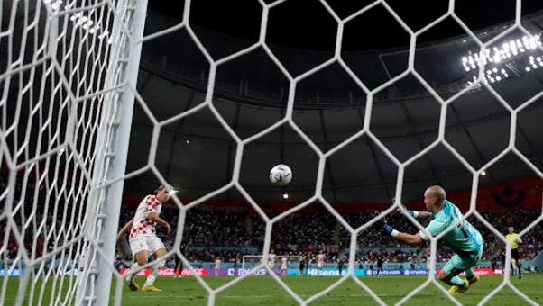 Croatia's Lovro Majer scores goal vs. Canada in 90+4' | 2022 FIFA World Cup