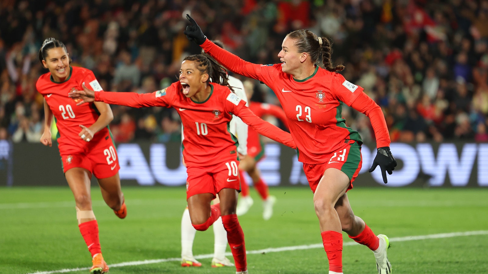 A portuguesa Thelma Raquel Velosa Encarnação marca gol contra o Vietnã aos 7 minutos  Copa do Mundo Feminina de 2023