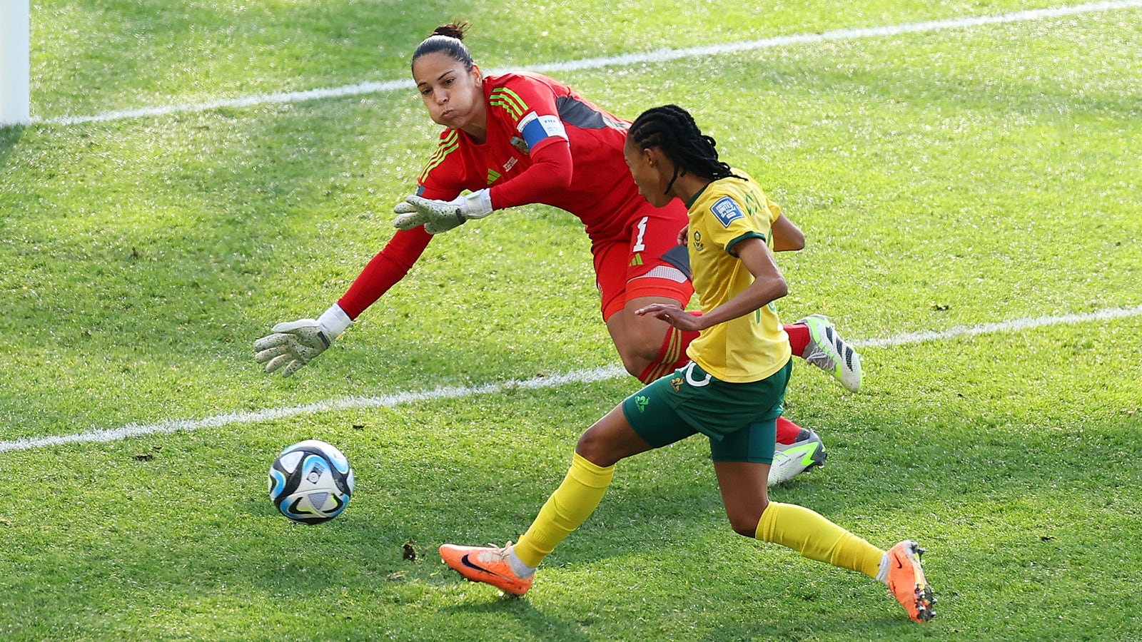 South Africa's Linda Motlhalo scores goal vs. Argentina in 30' | 2023 FIFA Women's World Cup