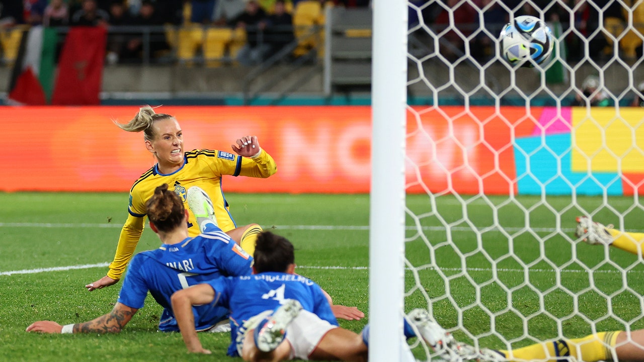Sweden's Stina Blackstenius scores goal vs. Italy in 45+1' | 2023 FIFA Women's World Cup