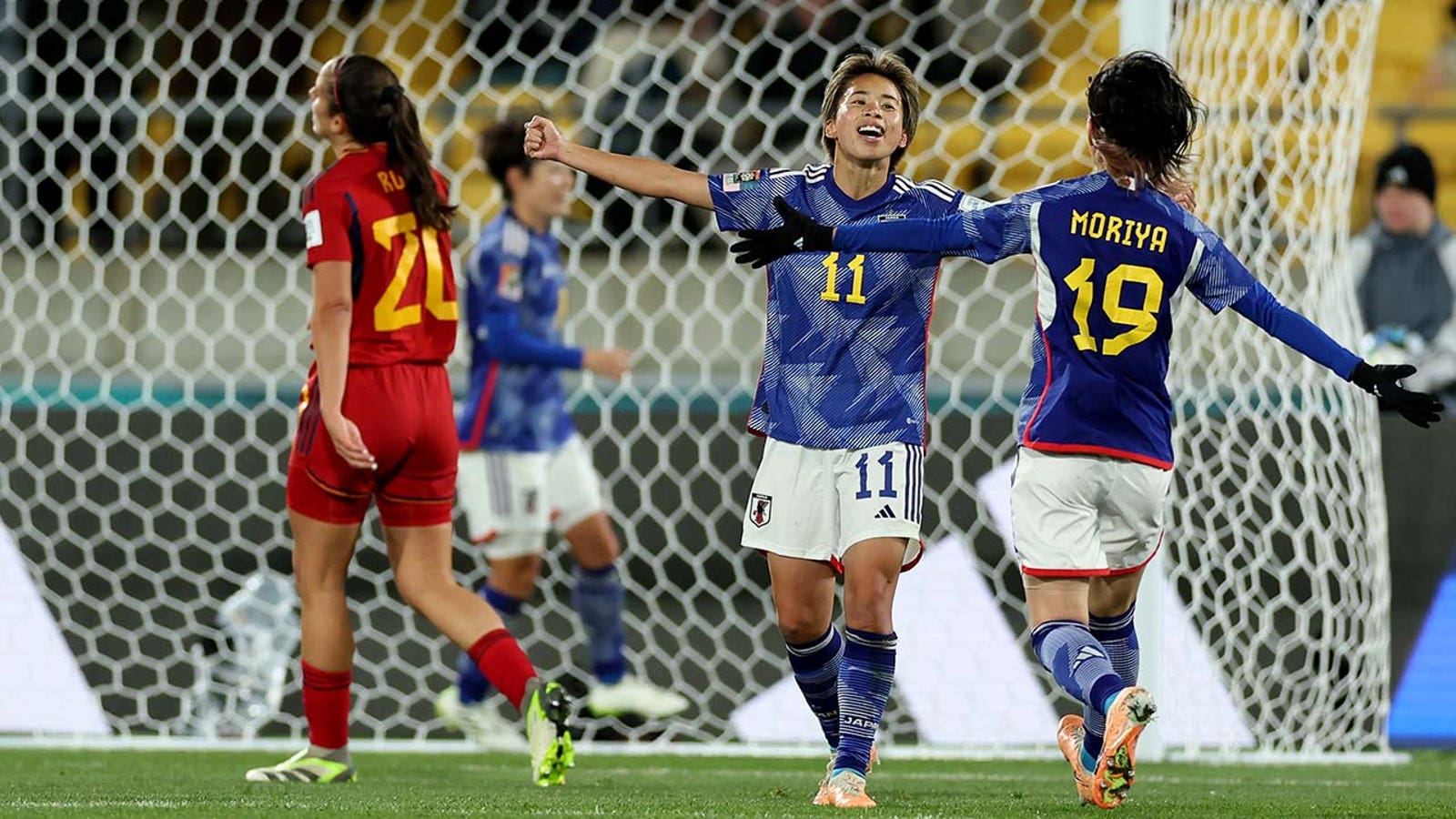Japan's Mina Tanaka scores goal vs. Spain in 82'