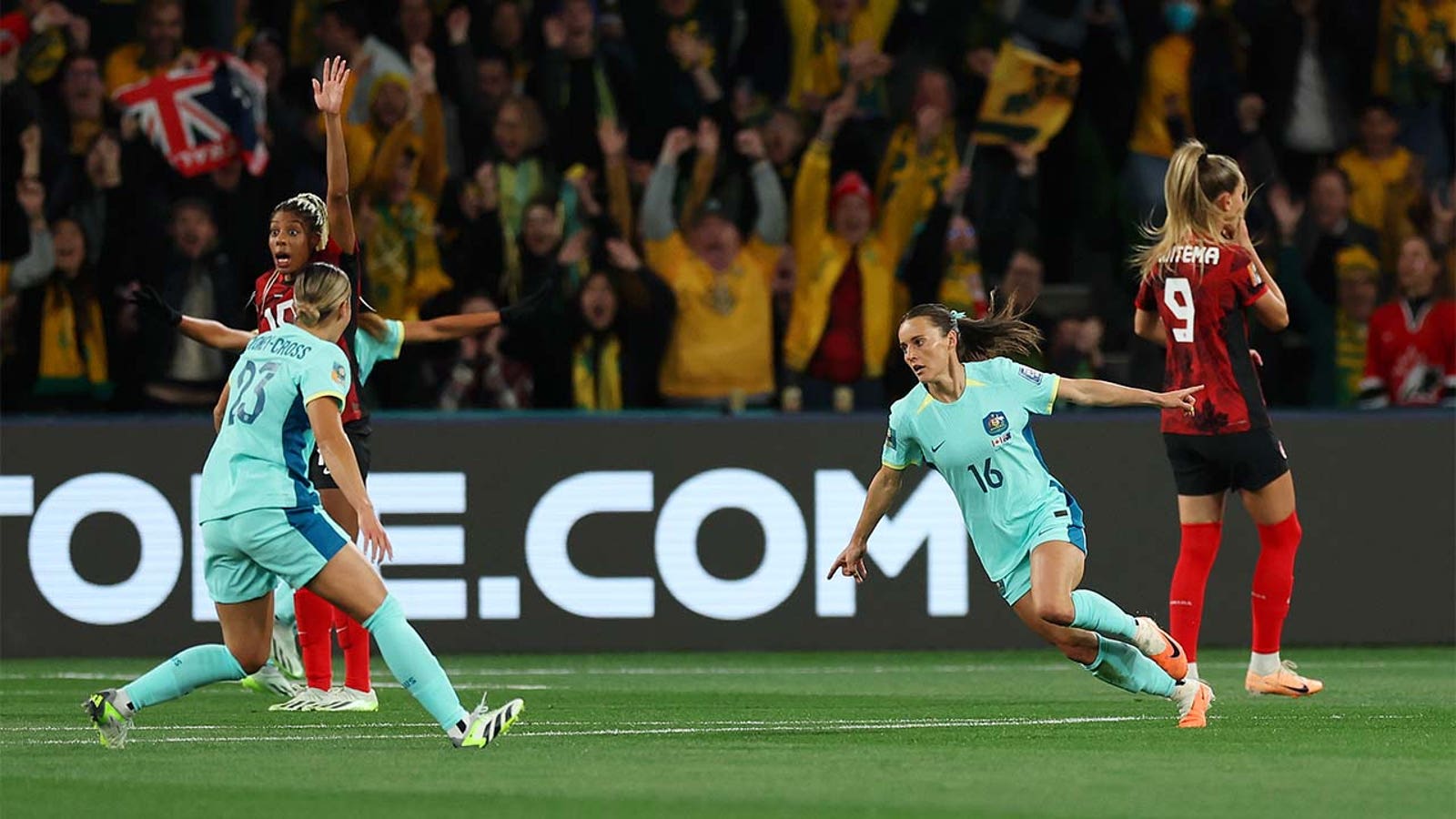 Australia's Hayley Raso scores goal vs. Canada in 9' | 2023 FIFA Women's World Cup