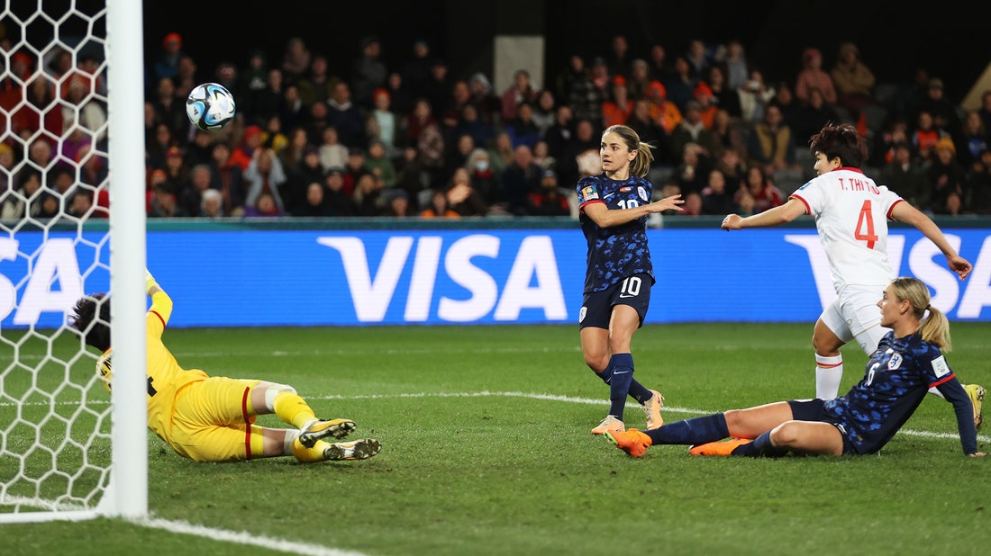 Netherlands' Danielle Van de Donk scores goal vs. Vietnam in 45' | 2023 FIFA Women's World Cup