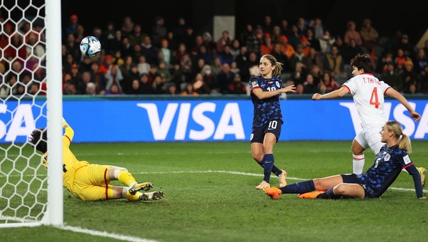 Netherlands' Danielle Van de Donk scores goal vs. Vietnam in 45' | 2023 FIFA Women's World Cup