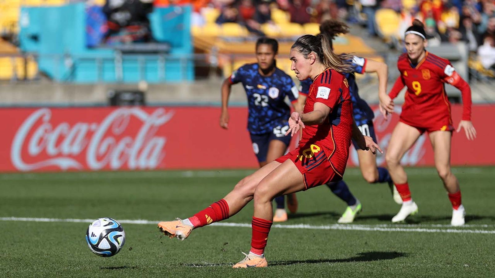 La española Maria Francesca Caldente Oliver marca un gol contra Holanda en el minuto 81