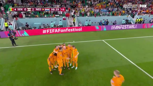 Netherlands's Davy Klaassen scores goal vs. Senegal in 90+9' | 2022 FIFA World Cup