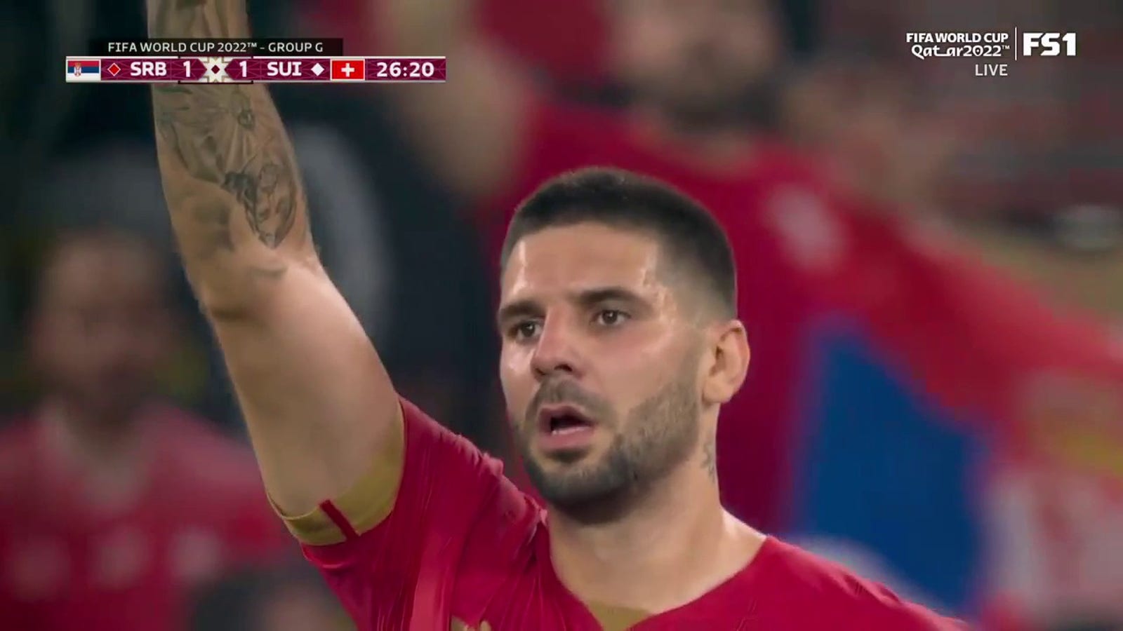 Le Serbe Aleksandar Mitrović marque un but contre la Suisse à la 26e minute