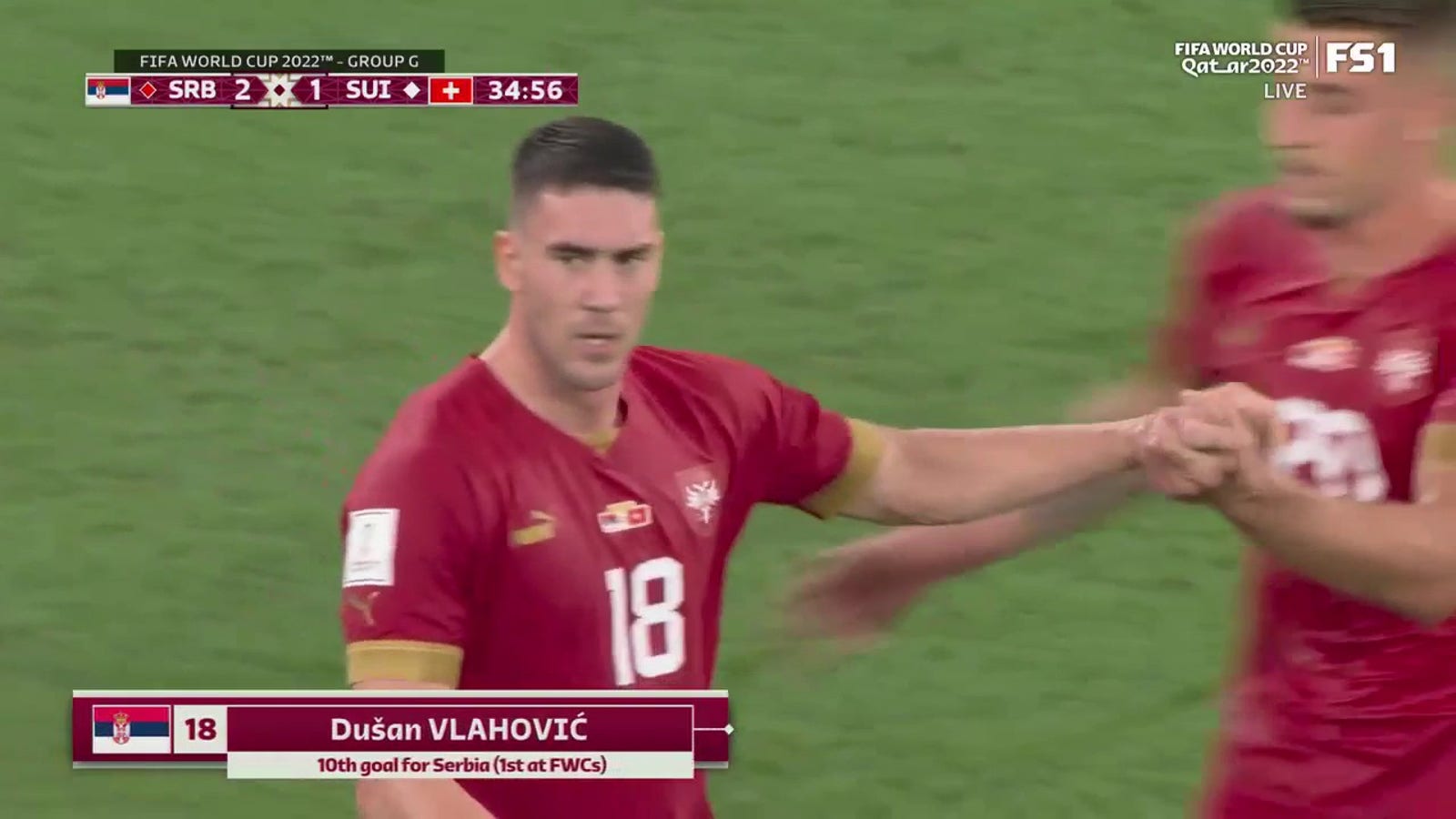 Le Serbe Dusan Vlahović marque un but contre la Suisse en 35 minutes