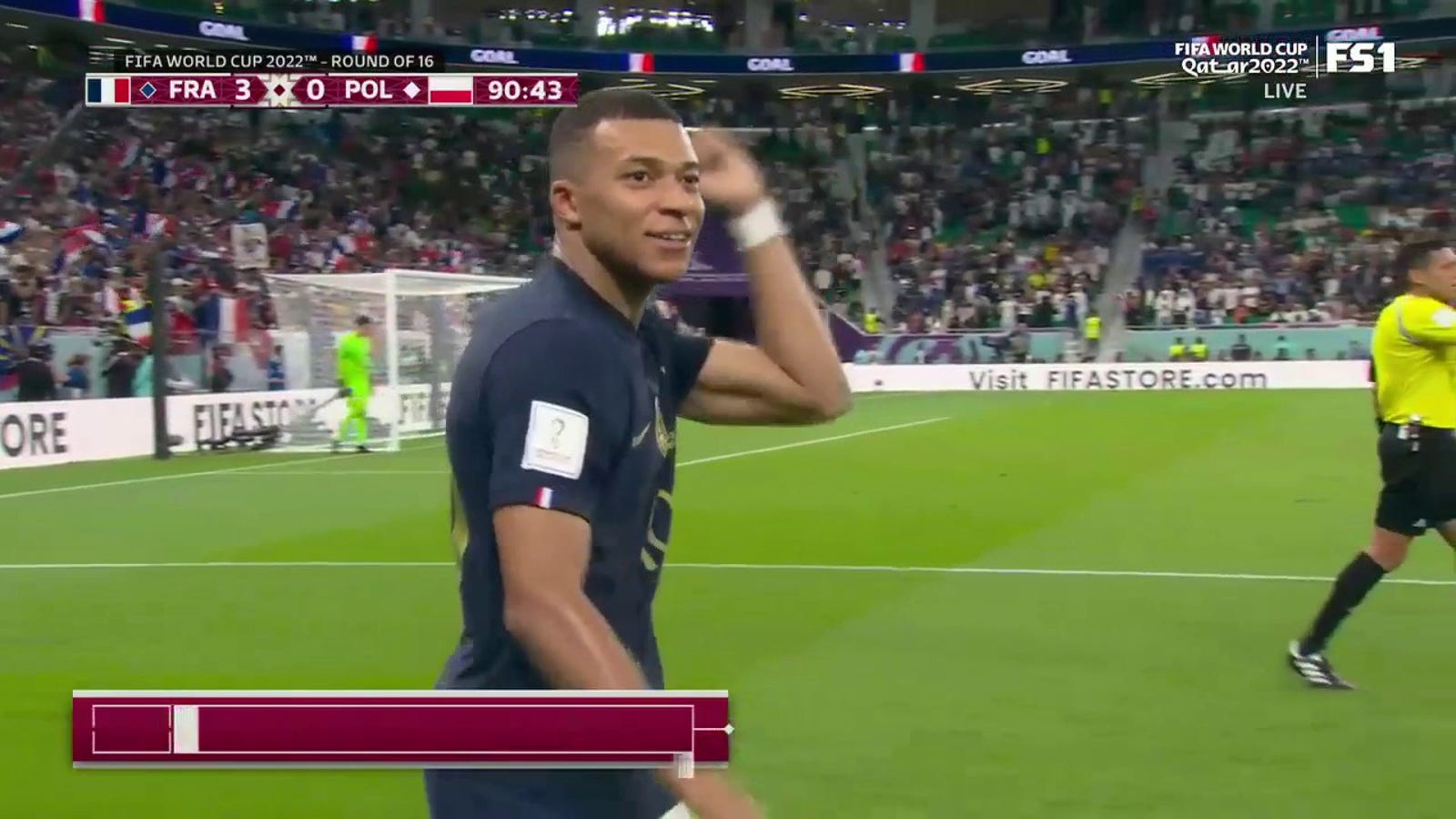 Kylian Mbappé z Francji strzela gola przeciwko Polsce w 90'