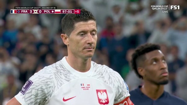 Poland's Robert Lewandowski scores goal vs. France in 90+5' | 2022 FIFA World Cup