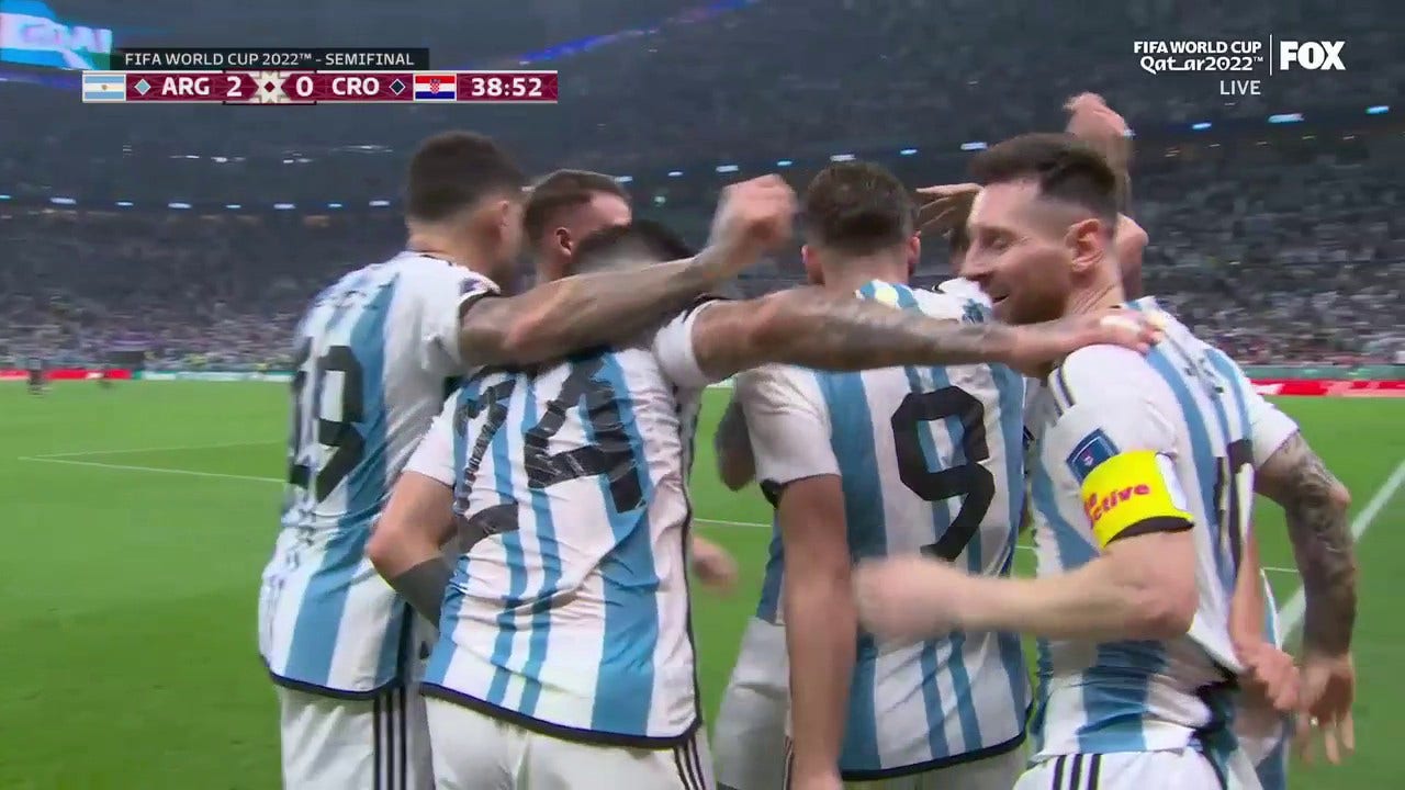 Argentinas Julian Alvarez scores goal vs
