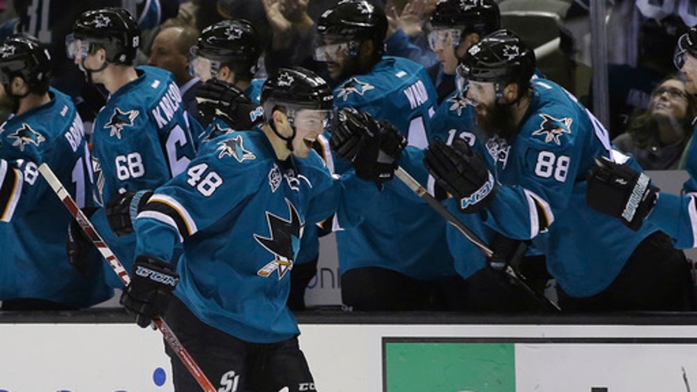 Sharks roll past Maple Leafs 7-0