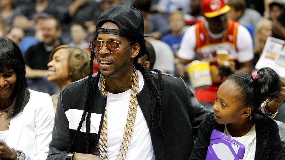 Hawks continue to embrace hip hop, give away custom '2 Chainz' shirt