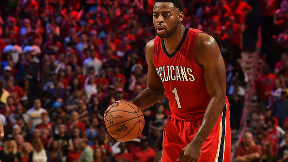 Tyreke Evans nearly misses triple double with bruised left knee