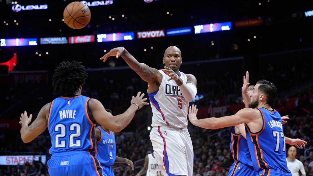Clippers rout Thunder, remain undefeated in 2017