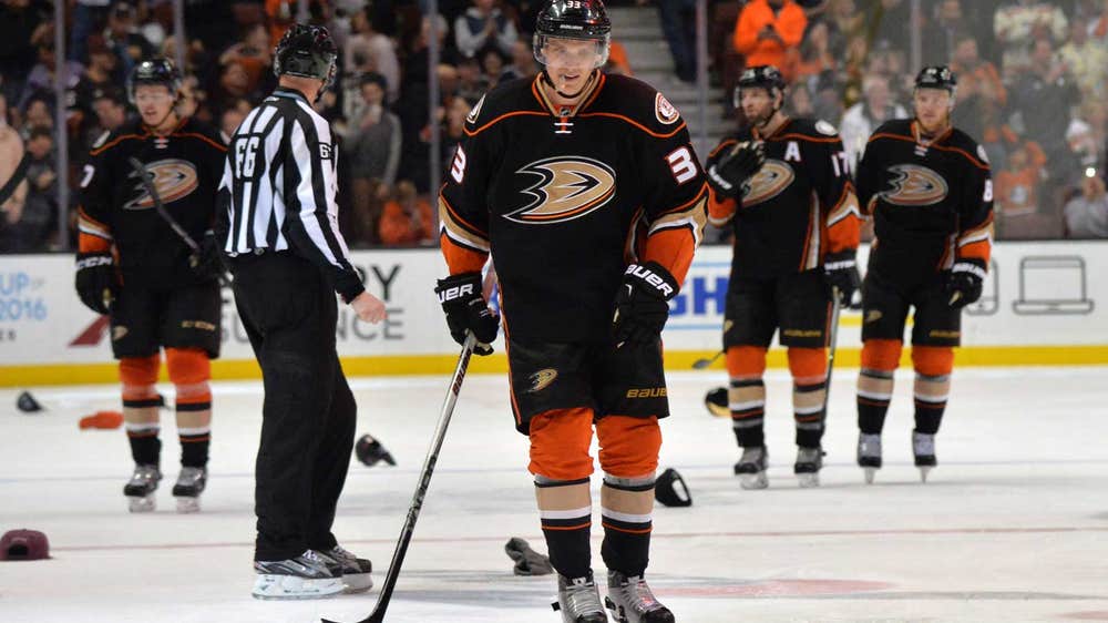 Silfverberg's hat trick leads Ducks in rout of Devils
