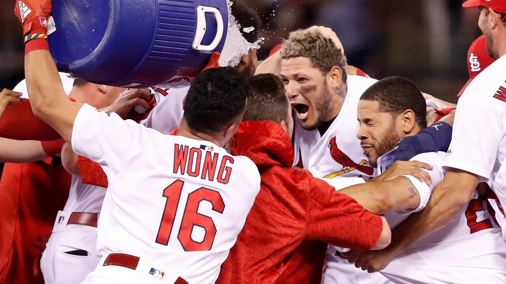 Yadi drives home Ozuna for Cardinals' 3-2 walk-off win over White Sox