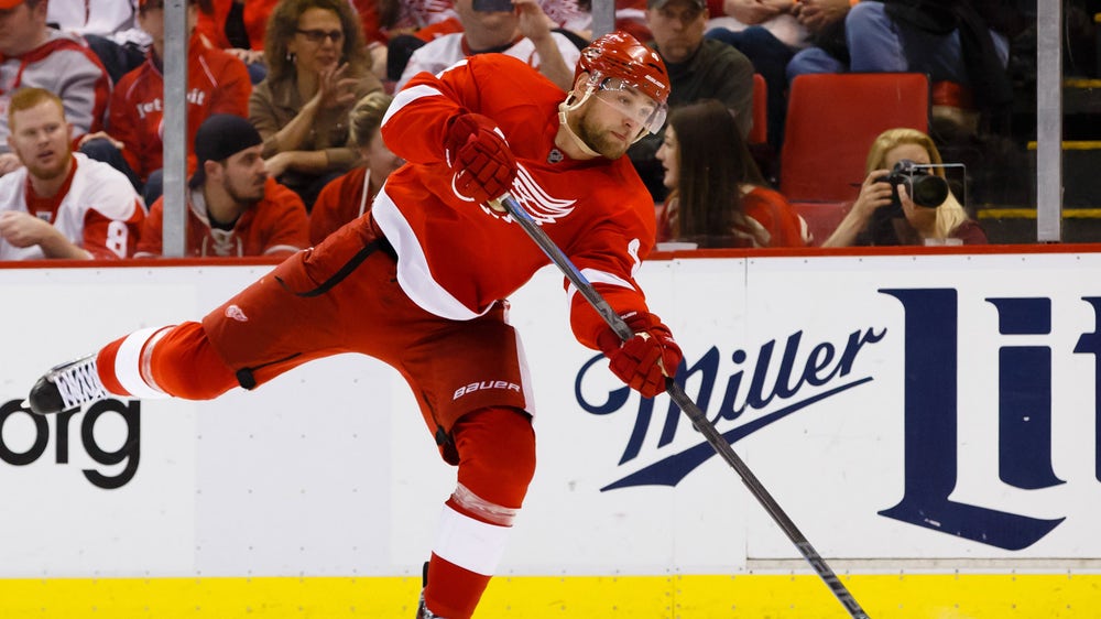 Defenseman Kindl looks for a second chance under new coach