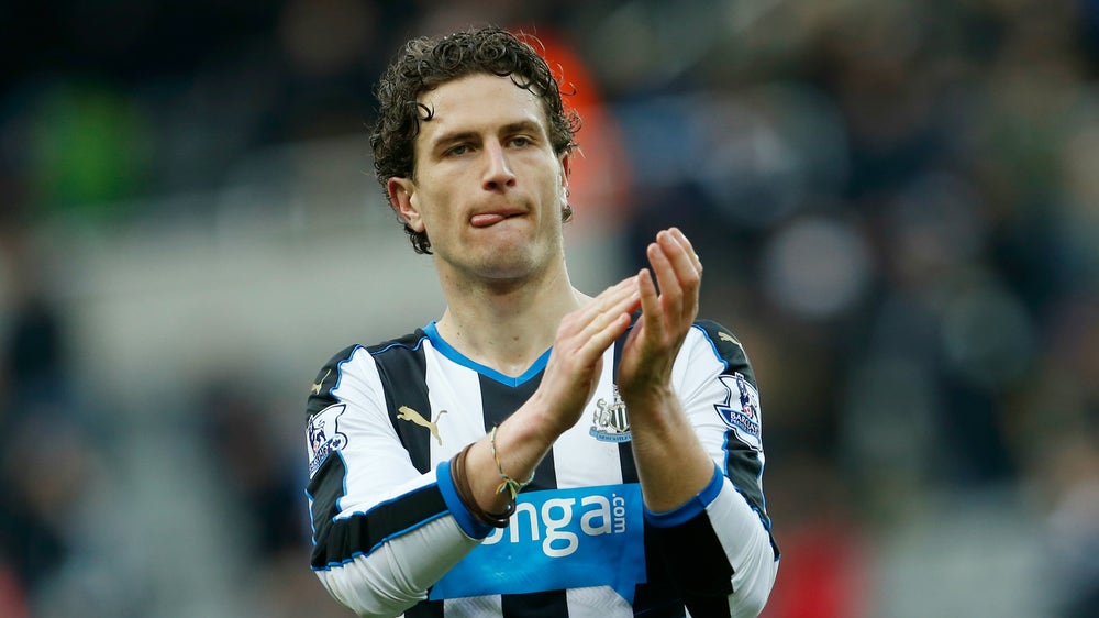Newcastle defender Daryl Janmaat breaks two fingers punching a wall