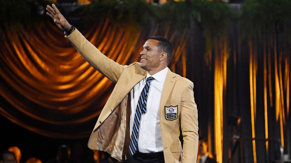 Tony Gonzalez, who revolutionized tight end position, enters Hall of Fame