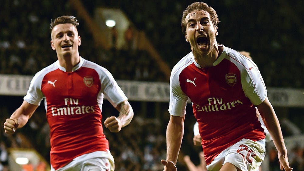 Arsenal sink Tottenham, advance to League Cup's fourth round