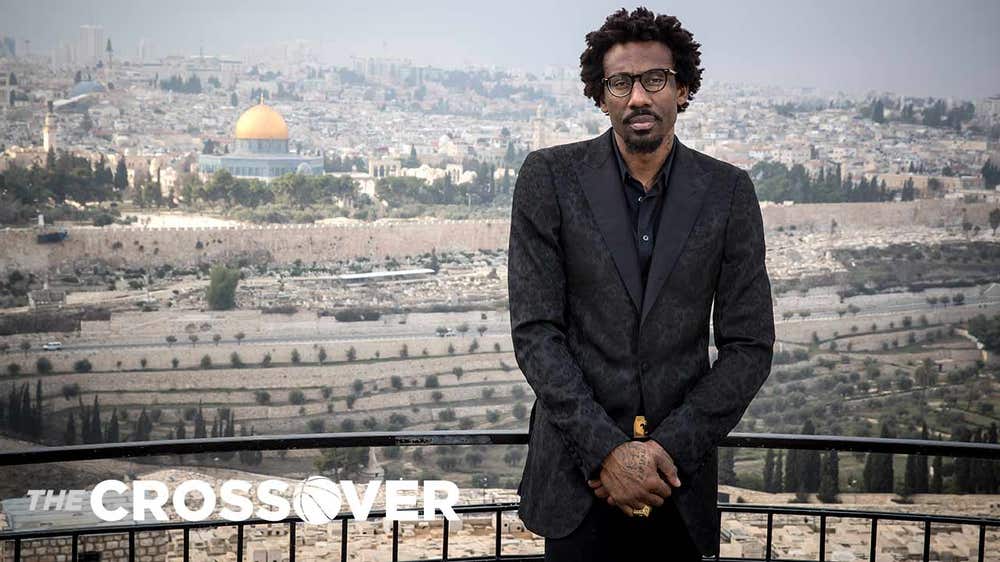 Amar'e Stoudemire says he would avoid gay teammate