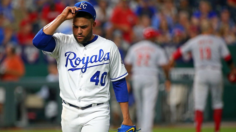 Royals squander late lead, fall 5-1 to Reds in extras