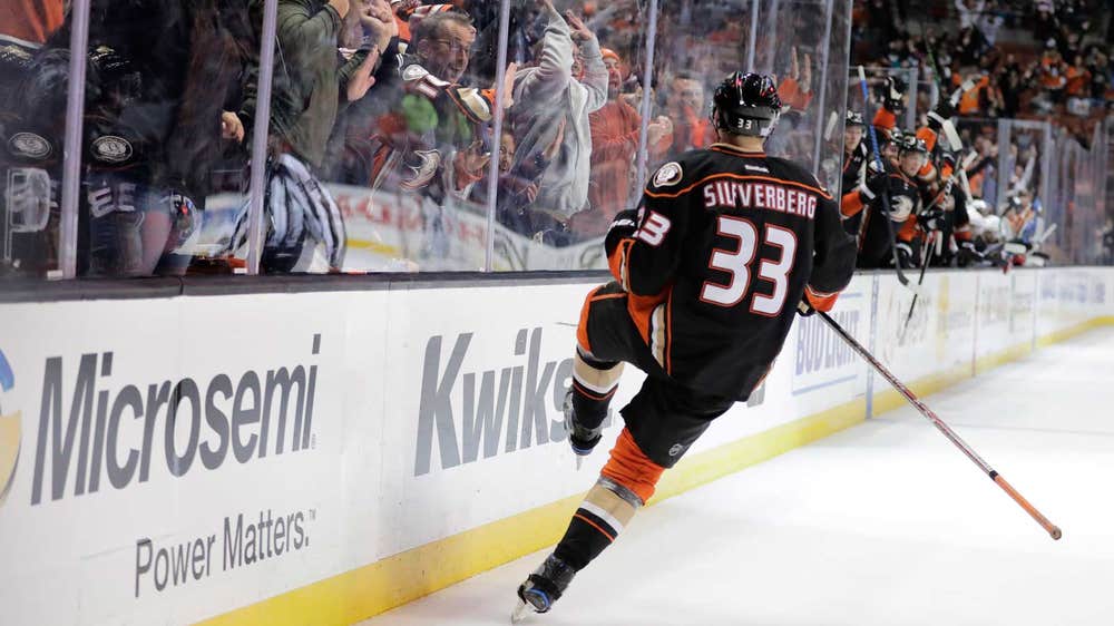 Kesler scores tiebreaking goal in Ducks' 3-2 win over Devils