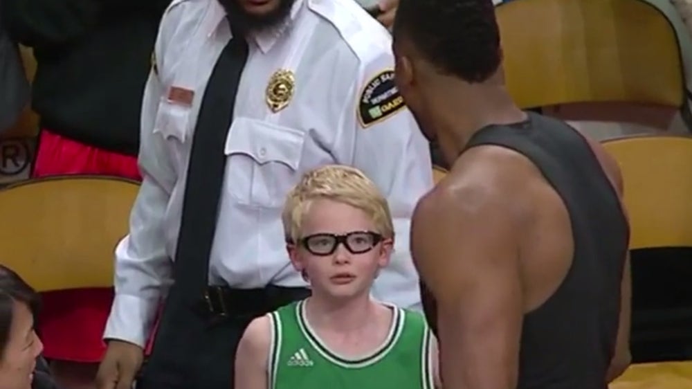Dwight Howard gives jersey to Celtics fan, asks for a dab in return